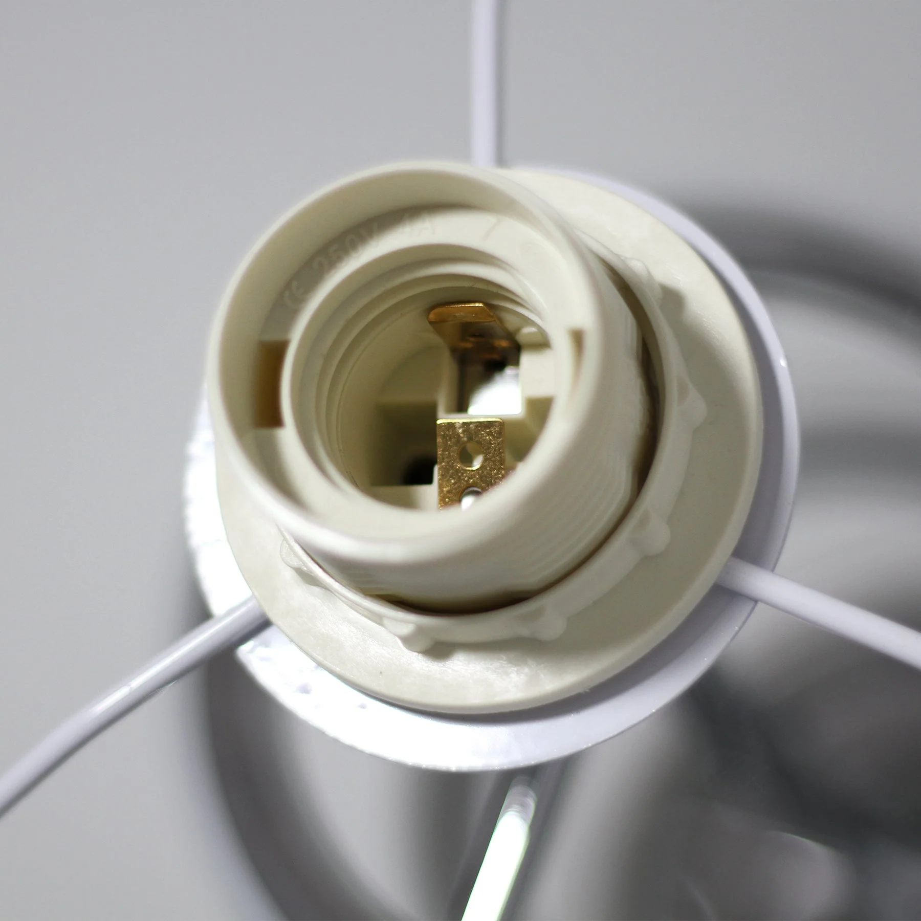 Traditional Style Warm White Table Lamp - White - Nurns