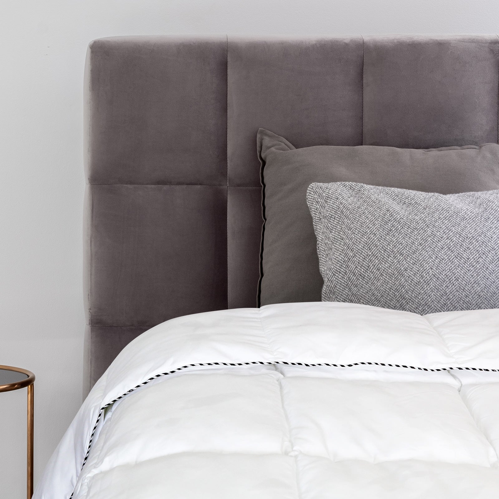 Queen Royal Comfort Bamboo Blend Quilt 250GSM Luxury Duvet 100% Cotton Cover - White - Nurns