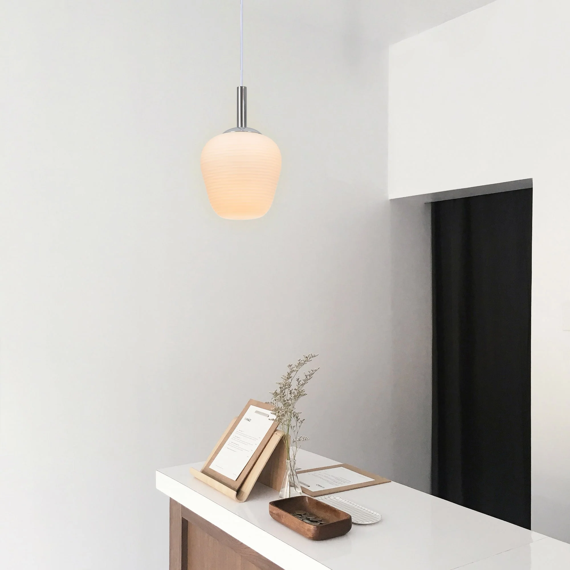 Sophisticated Glass Pendant Light - Nurns