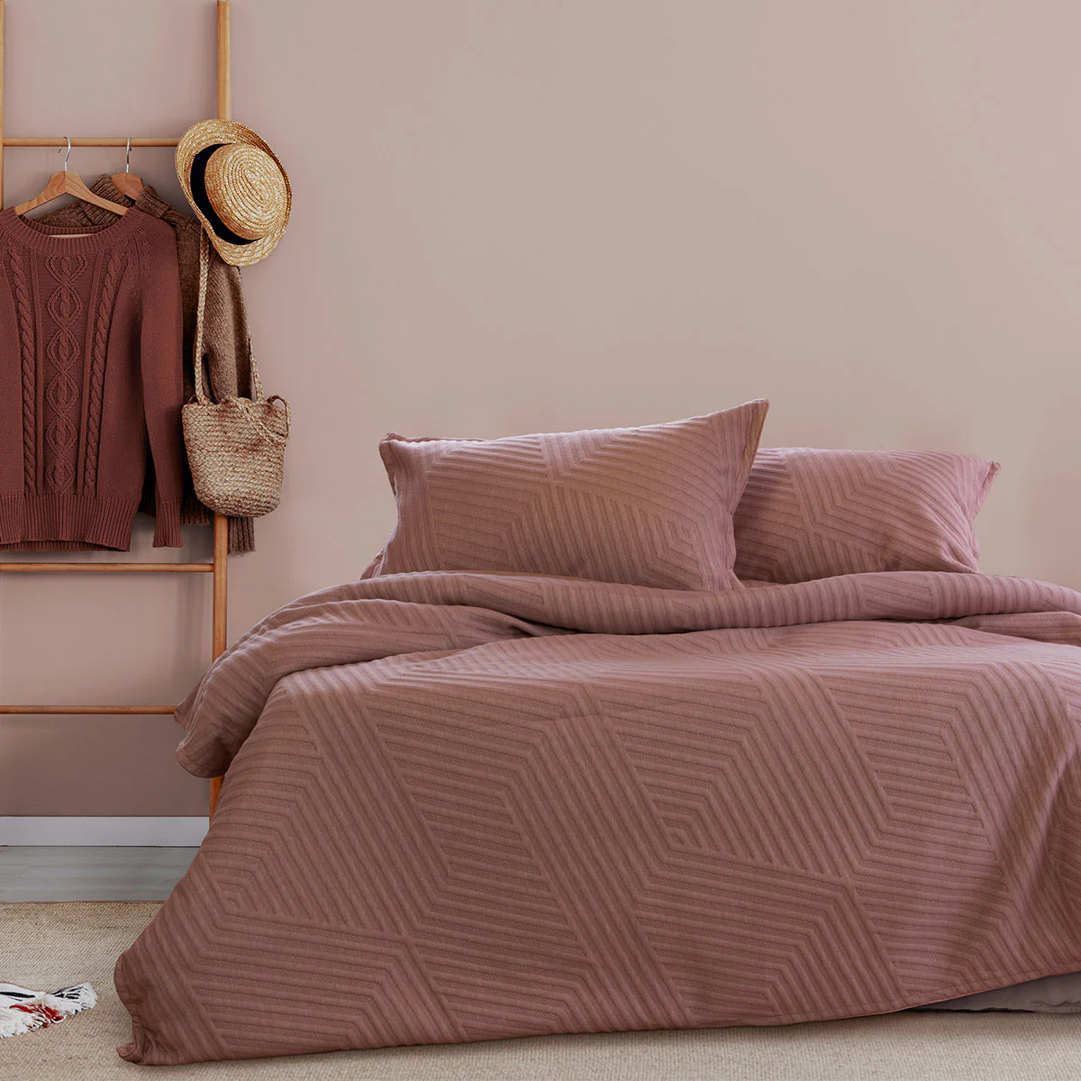 KING Jacquard Embossed Texture Geo Quilt Cover Set - Pink - Nurns