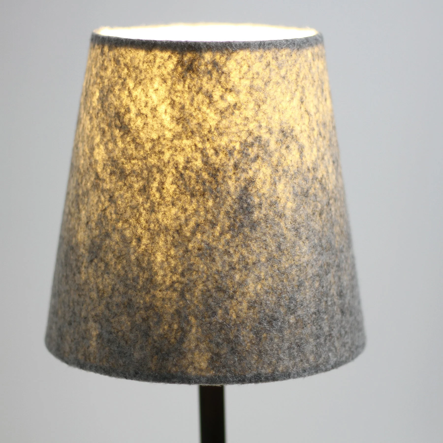 Simplistic and Elegant Table Lamp - Grey - Nurns