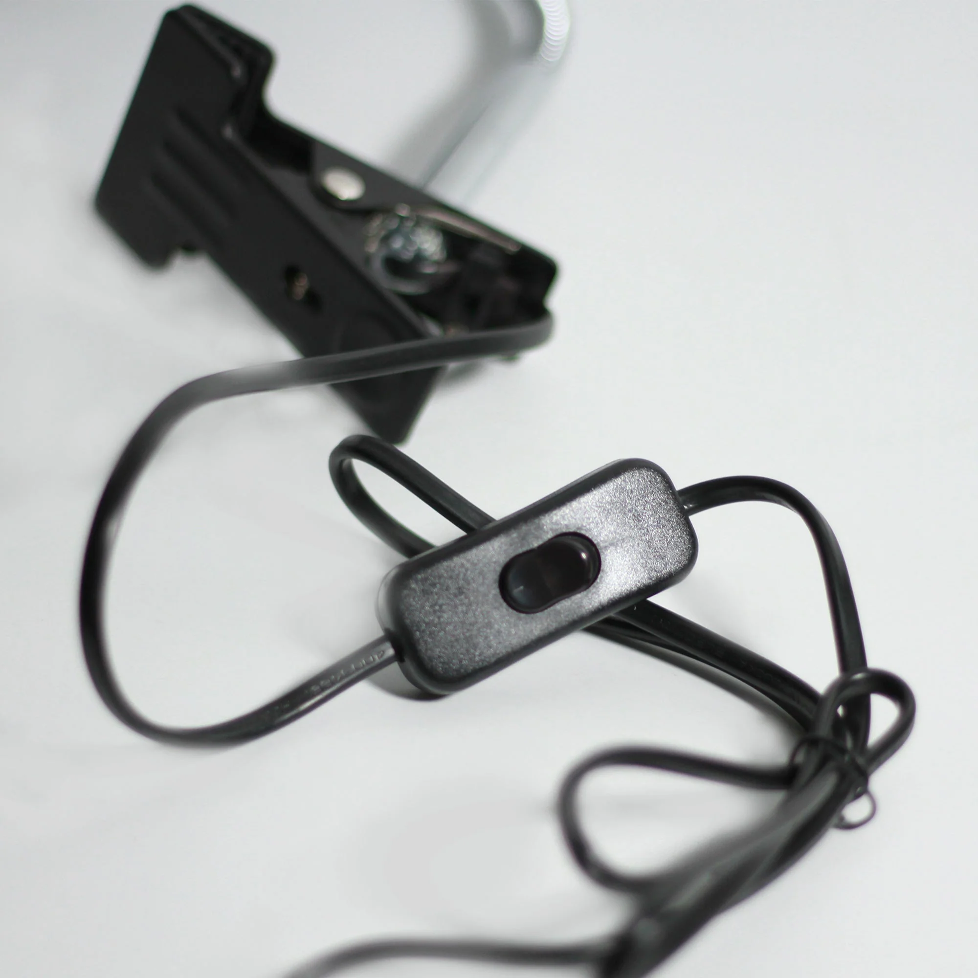 Stylish Cone Shape Metal Table Lamp - Black - Nurns