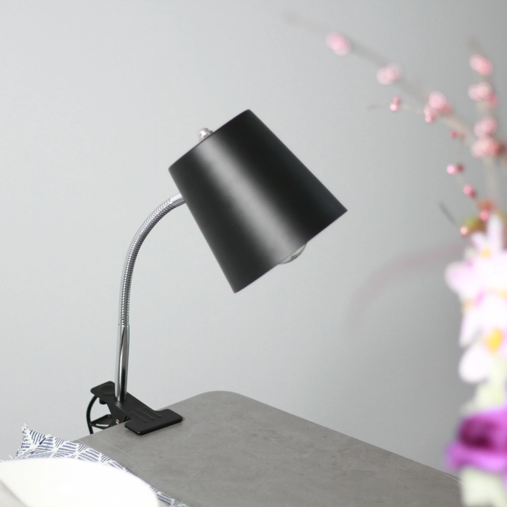 Stylish Cone Shape Metal Table Lamp - Black - Nurns