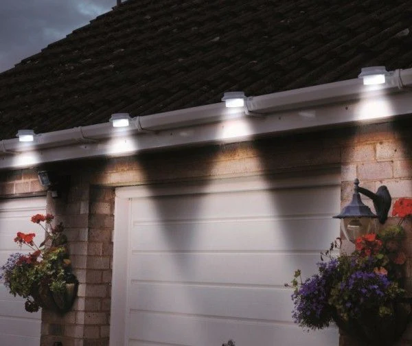Solar Multipurpose Light with Screw & Mount Energy-Saving - White - Nurns