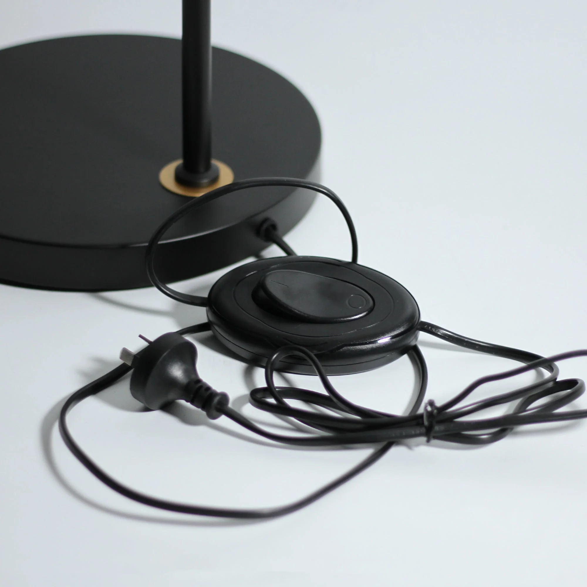 Rattan Floor Lamp - Nurns