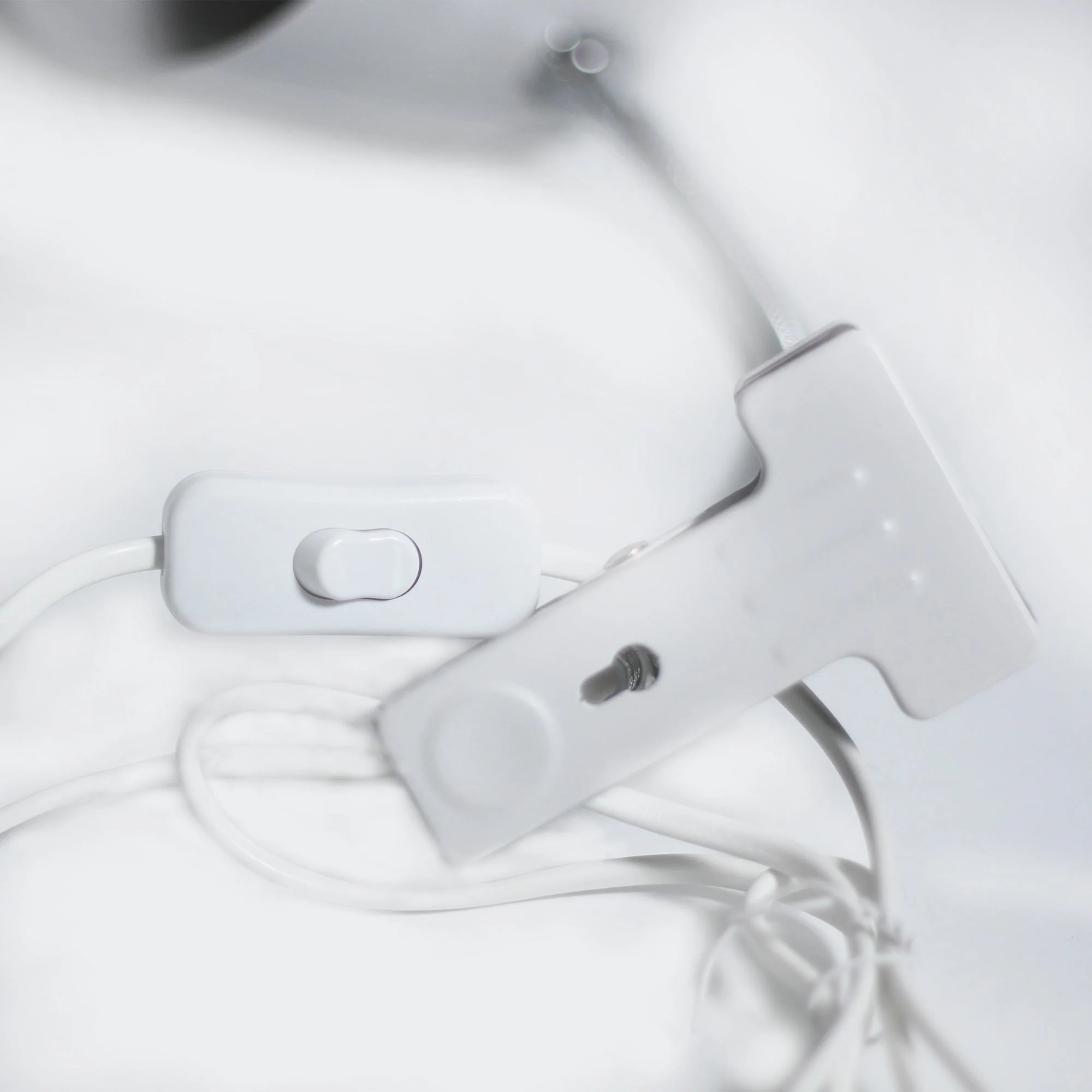 Stylish Cone Shape Metal Table Lamp - White - Nurns