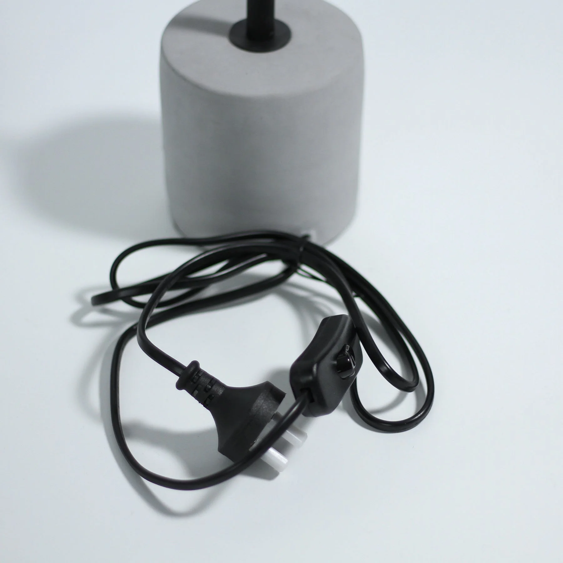 Simplistic and Elegant Table Lamp - Grey - Nurns