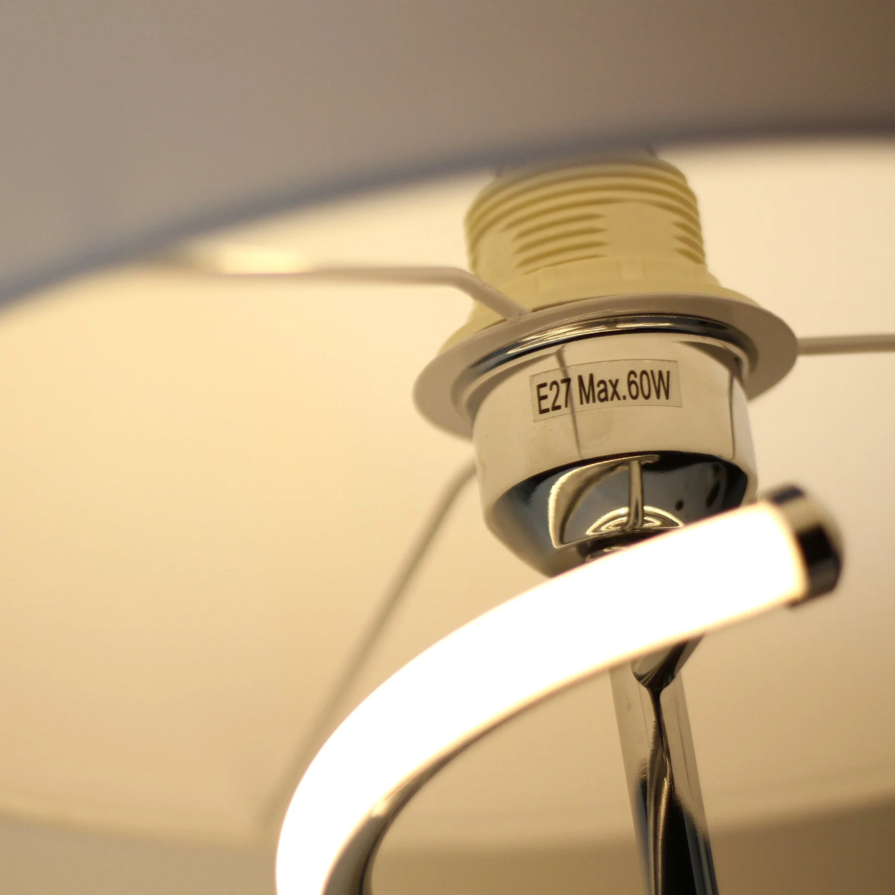 Traditional Style Warm White Table Lamp - White - Nurns