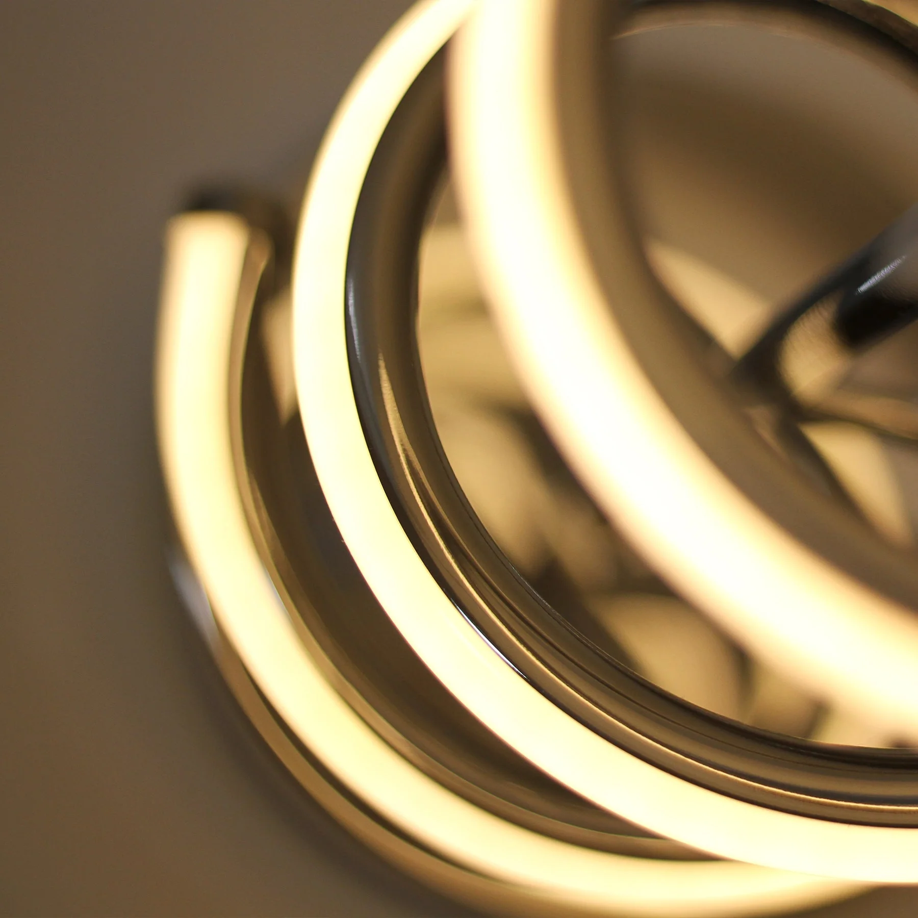 Traditional Style Warm White Table Lamp - White - Nurns