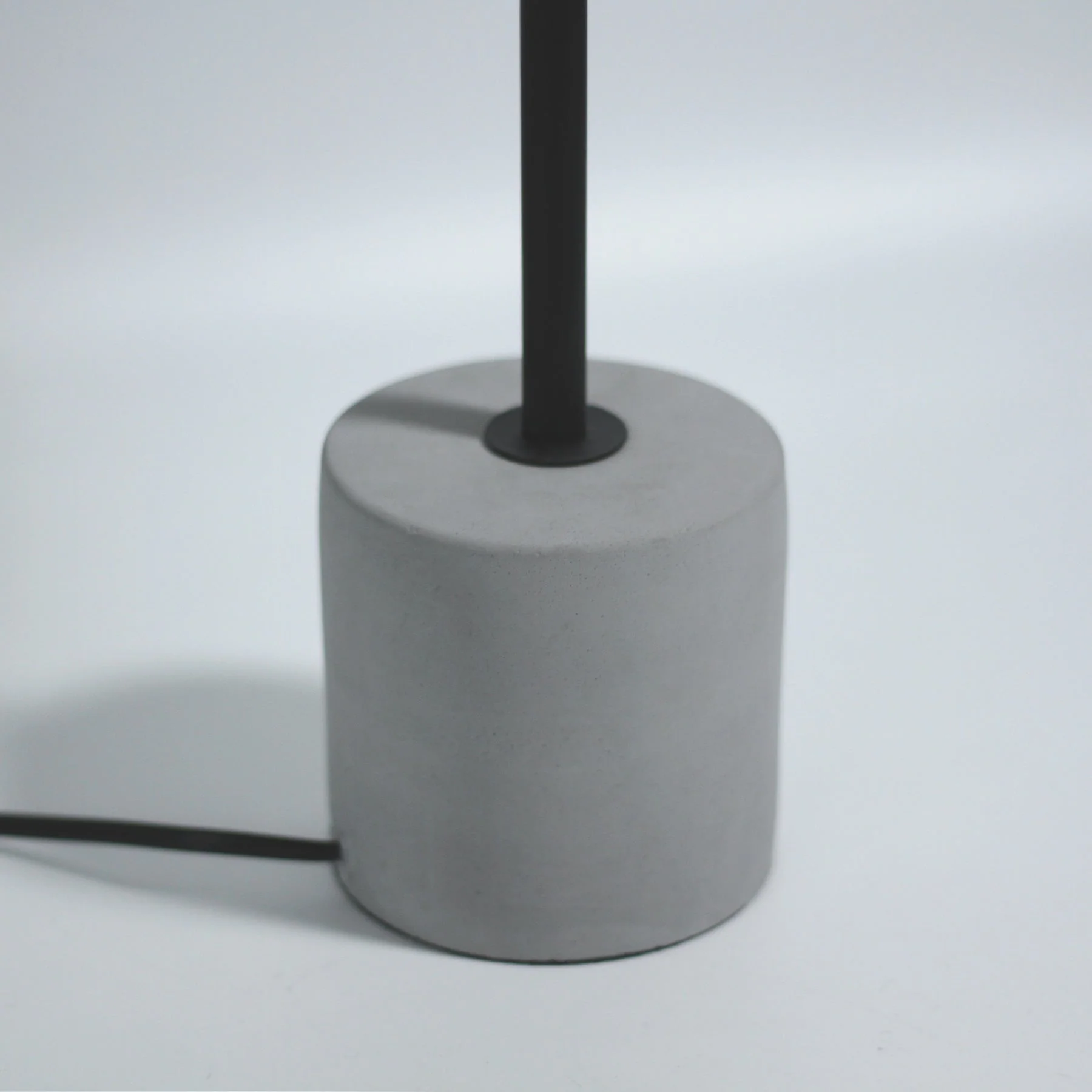 Simplistic and Elegant Table Lamp - Grey - Nurns