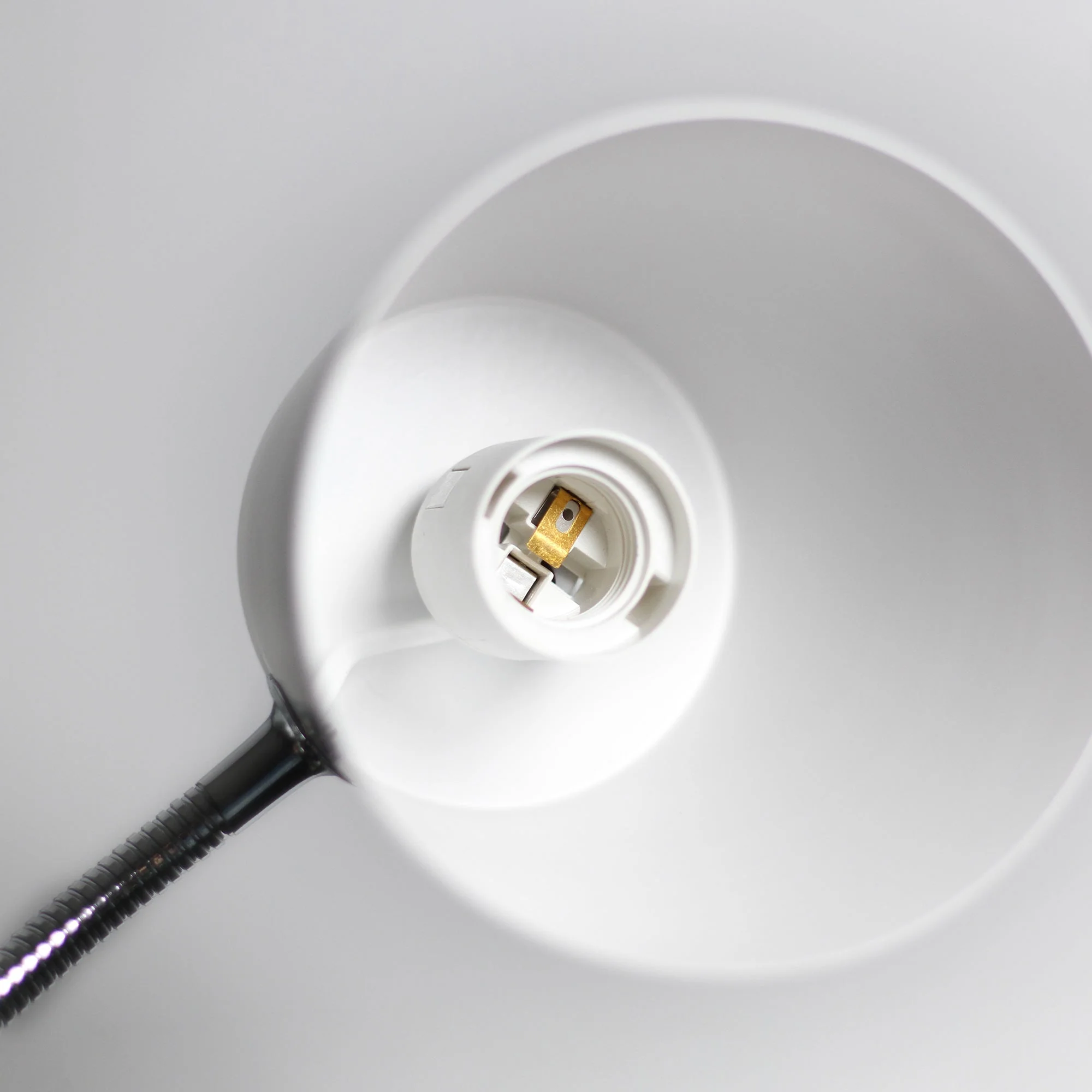 Stylish Cone Shape Metal Table Lamp - White - Nurns